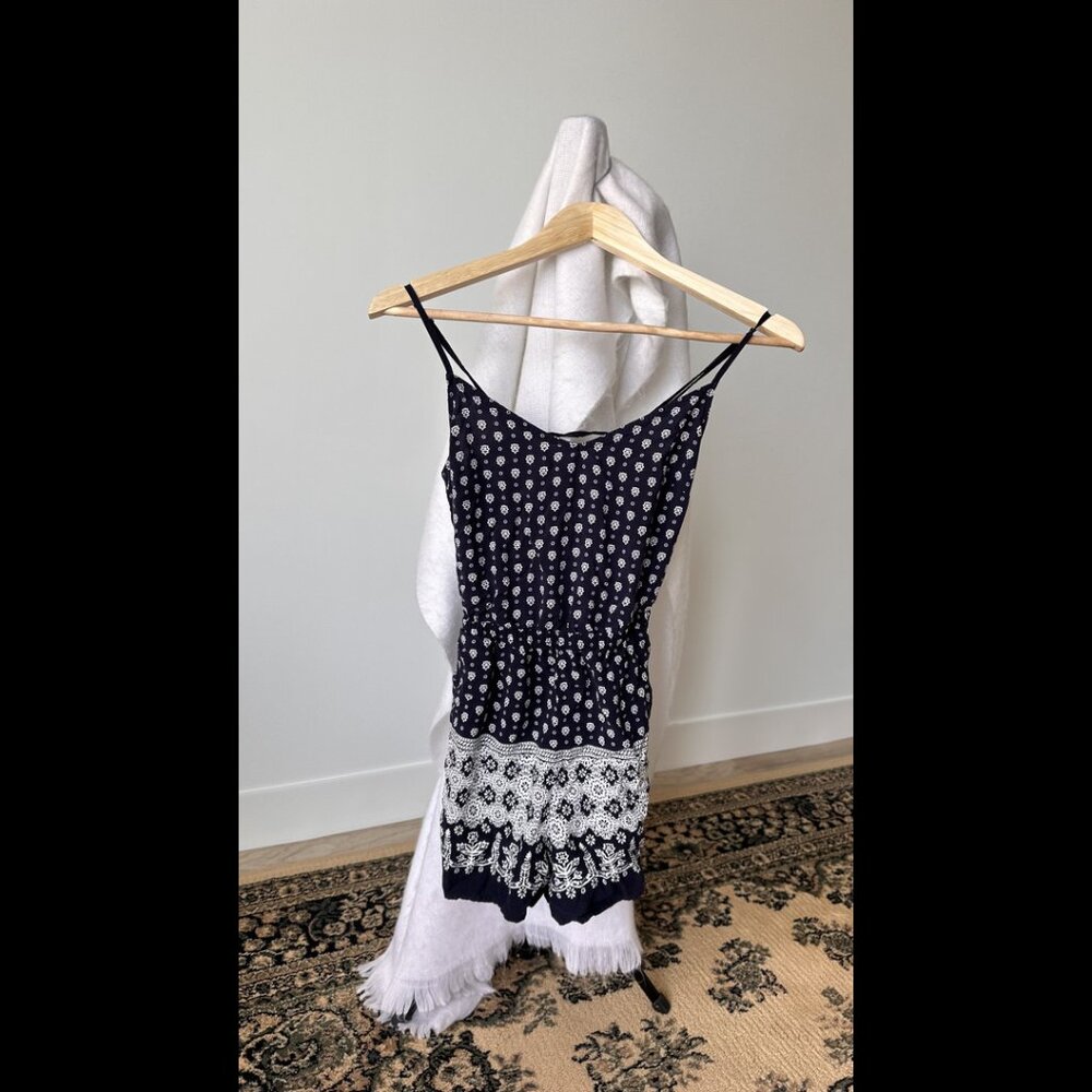 Garage Women's Junior's Small Navy Floral Print Lace Up Back Romper Playsuit